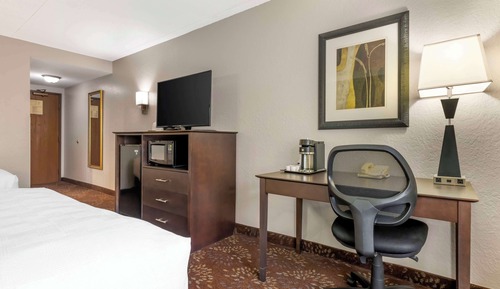 Chambre Standard, 2 grands lits, réfrigérateur et four à micro-ondes, en bord de piscine