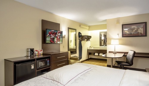 Chambre Premium, 1 très grand lit (Upgraded Bedding & Snack, Smoke Free)