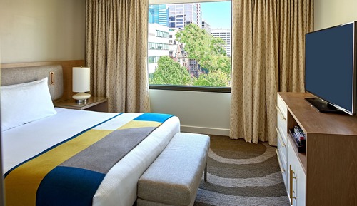 Suite, 1 très grand lit, accessible aux personnes à mobilité réduite (Roll-in Shower)