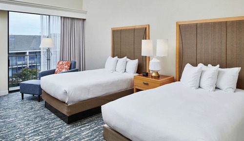 Chambre, 2 lits doubles, accessible aux personnes à mobilité réduite, baignoire (Hearing)
