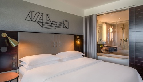 Chambre Premium, 1 très grand lit, non-fumeurs, balcon