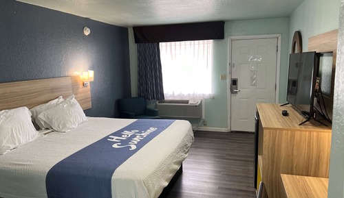 Chambre, 1 très grand lit, fumeurs