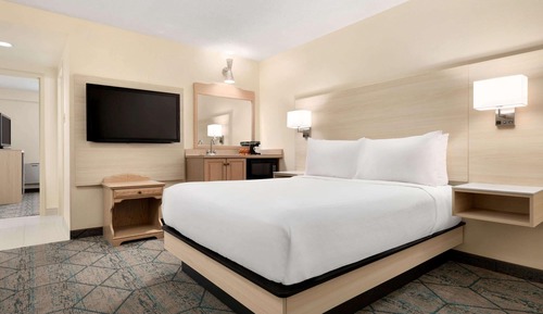 Suite, 1 chambre, non-fumeurs (First Floor, Patio Door)
