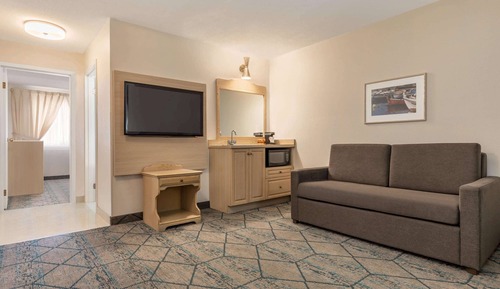 Suite, 1 chambre, non-fumeurs (First Floor, Patio Door)