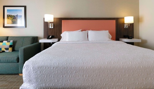 Chambre Standard, 1 très grand lit et 1 canapé-lit, non-fumeurs
