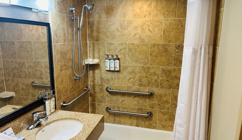 Chambre Standard, 1 grand lit, accessible aux personnes à mobilité réduite (Accessible Tub)