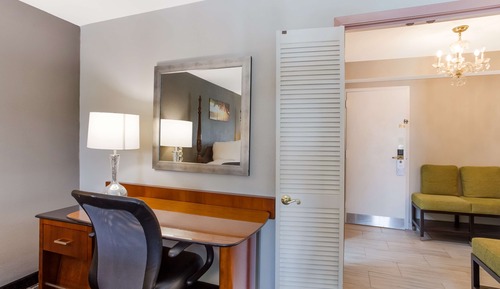 Suite, 1 très grand lit, balcon, vue piscine (Four Poster Bed)