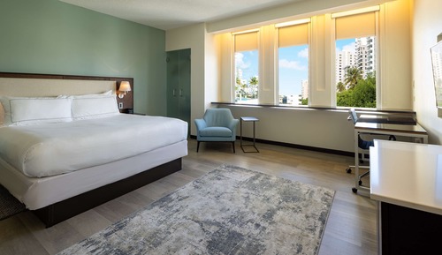 Room 1 King Bed, Corner