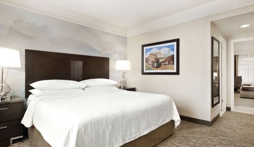 Suite, 1 très grand lit, non-fumeurs (Mobility & Hearing, Roll-in Shower)