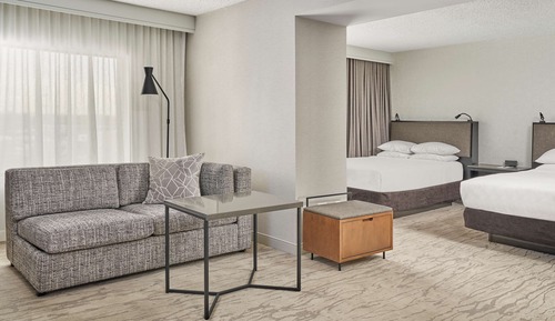 Chambre (2 Double Beds with Sofa bed)