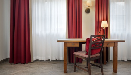 Chambre, 1 très grand lit, non-fumeurs, vue jardin
