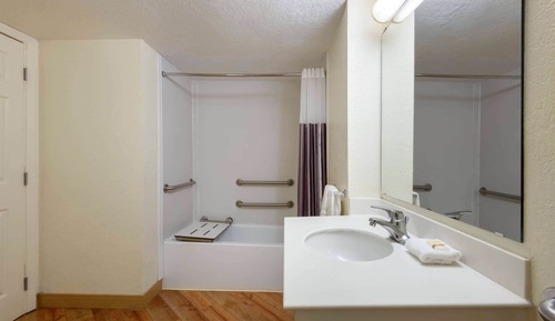Chambre, 2 lits doubles, non-fumeurs (Mobility/Hearing/Tub w/Grab Bars)