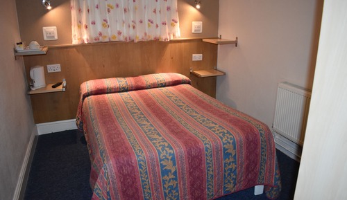 Chambre Double, salle de bains commune