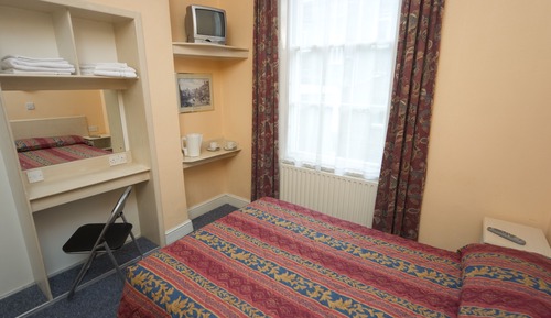 Chambre Double, salle de bains attenante