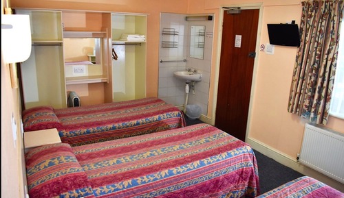 Chambre Triple, salle de bains commune
