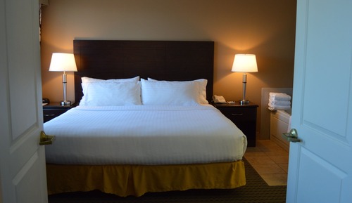 Suite, 1 très grand lit et 1 canapé-lit, baignoire à jets