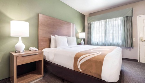 Chambre, 1 très grand lit, accessible aux personnes à mobilité réduite, non-fumeurs