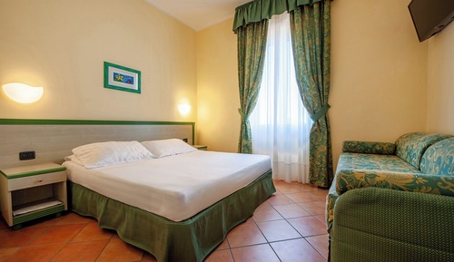 Chambre Économique, 1 très grand lit, rez-de-chaussée