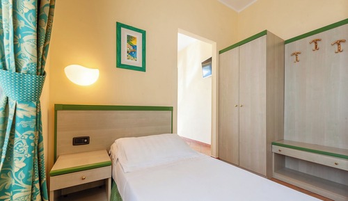 Chambre Familiale, plusieurs lits, terrasse, vue mer