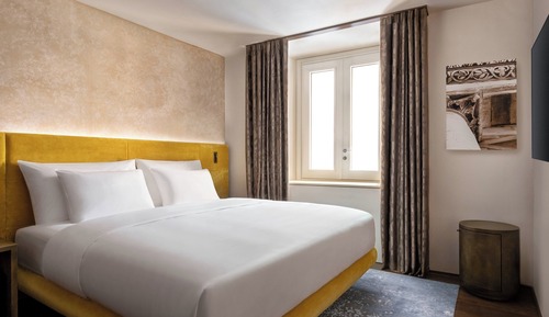 Chambre, 1 très grand lit, non-fumeurs