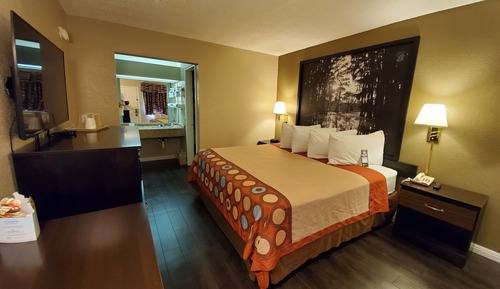 Chambre, 1 très grand lit, non-fumeurs (Mobility/Hearing, Roll-In Shower)