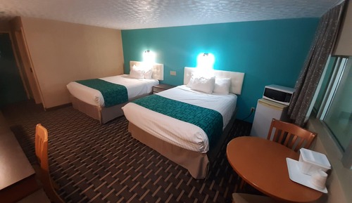Chambre, 2 grands lits, non-fumeurs, vue piscine
