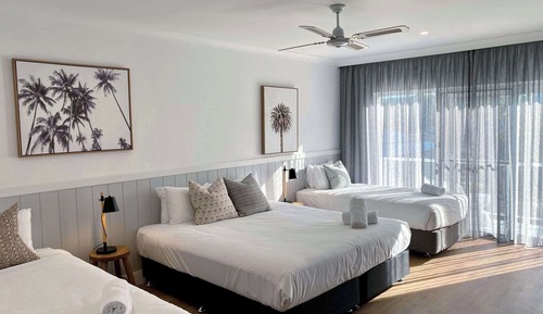 Chambre Standard, plusieurs lits, non-fumeurs, vue piscine