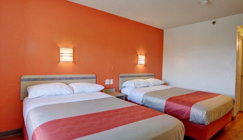 Chambre Deluxe, 2 lits doubles, non-fumeurs, réfrigérateur et four à micro-ondes