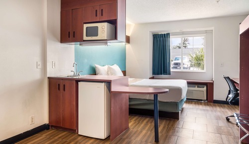 Chambre, 1 grand lit, non-fumeurs, baignoire à jets