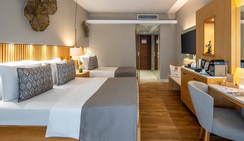 Chambre Quadruple Deluxe, accès piscine (2 Adults 2 Children)