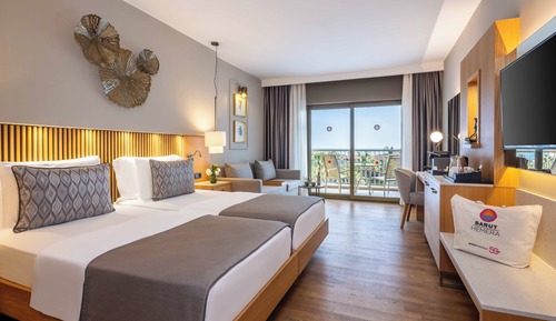 Chambre Quadruple Deluxe, vue partielle sur la mer