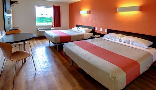 Chambre Deluxe, 2 grands lits, non-fumeurs, réfrigérateur et four à micro-ondes