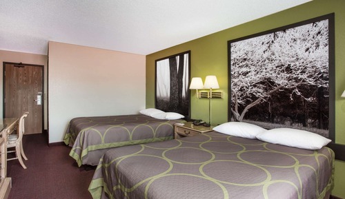 Chambre Simple, 2 grands lits, non-fumeurs
