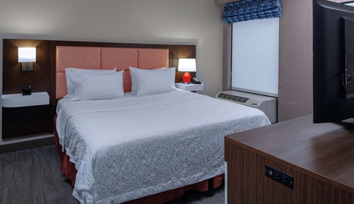 Suite, 1 très grand lit, accessible aux personnes à mobilité réduite, non-fumeurs (Bathtub)