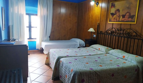Chambre Double (2 adults + 1 child)
