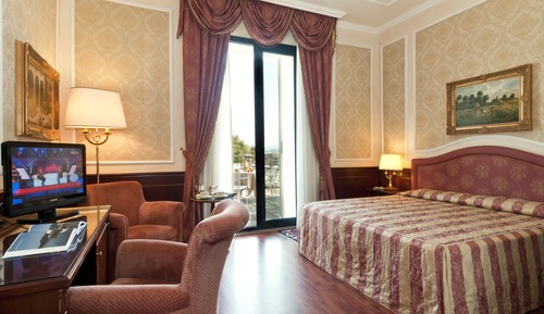 Chambre Standard Double ou avec lits jumeaux (Partial Lake or Pool side)
