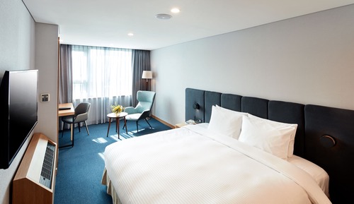 Chambre Double, vue ville (Bigger than most in Seoul)