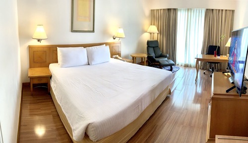 Chambre Supérieure, 1 grand lit, balcon, vue ville