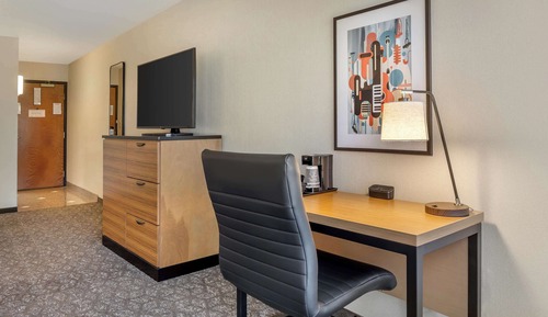 Chambre Deluxe, 1 très grand lit et 1 canapé-lit, réfrigérateur et four à micro-ondes