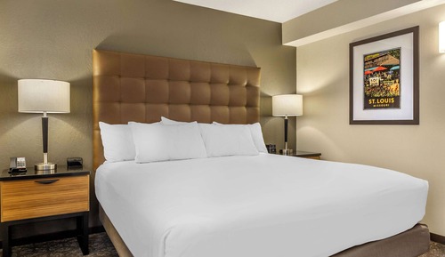 Suite, 1 très grand lit et 1 canapé-lit, accessible aux personnes à mobilité réduite (2 Rooms, Tub)