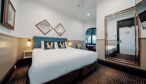 Chambre Deluxe, baignoire à jets, vue port (Deluxe King Harbour View)