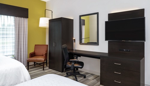 Chambre Standard, 2 grands lits, douche accessible en fauteuil roulant (Mobility)