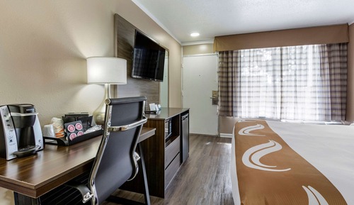 Chambre, 1 très grand lit, accessible aux personnes à mobilité réduite, non-fumeurs