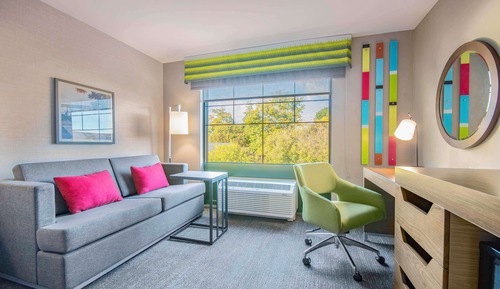 Chambre, 1 très grand lit, accessible aux personnes à mobilité réduite (Hearing)