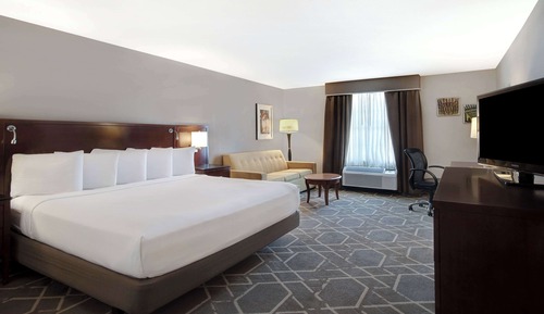 Chambre, 1 très grand lit, non-fumeurs, vue golf