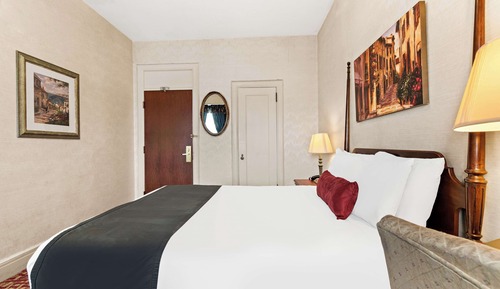 Chambre Standard, 1 grand lit, non-fumeurs, réfrigérateur et four à micro-ondes (Desk)