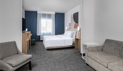 Chambre, 1 très grand lit et 1 canapé-lit, accessible aux personnes à mobilité réduite