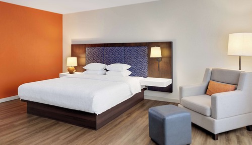 Chambre, 1 très grand lit, accessible aux personnes à mobilité réduite, non-fumeurs