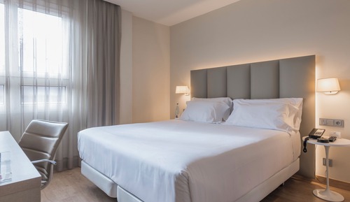 Chambre Double Supérieure, vue ville
