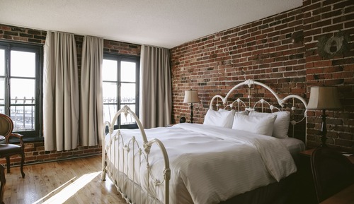 Chambre Signature, 1 très grand lit (River Front)